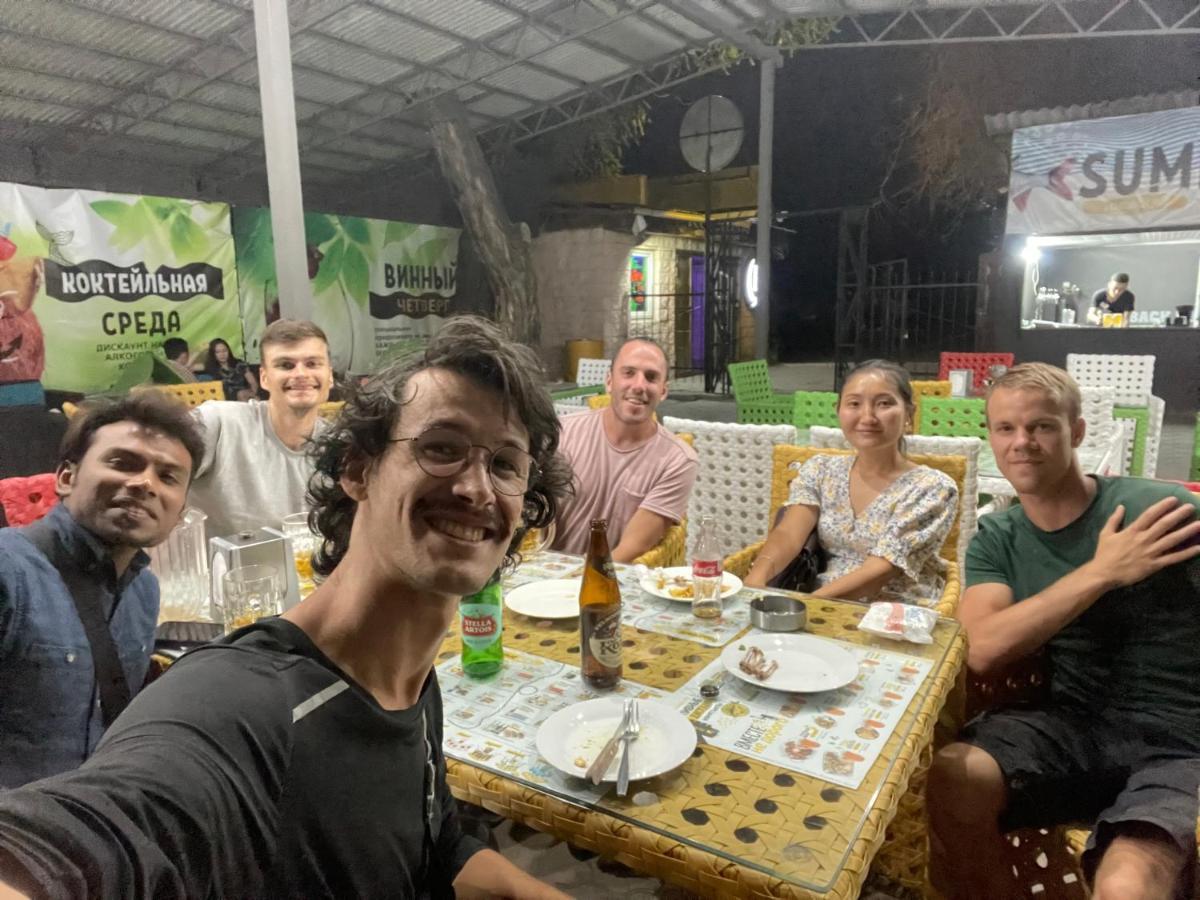 Apple Hostel Bishkek Ngoại thất bức ảnh