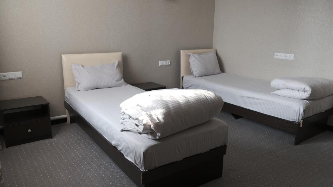 Apple Hostel Bishkek Ngoại thất bức ảnh