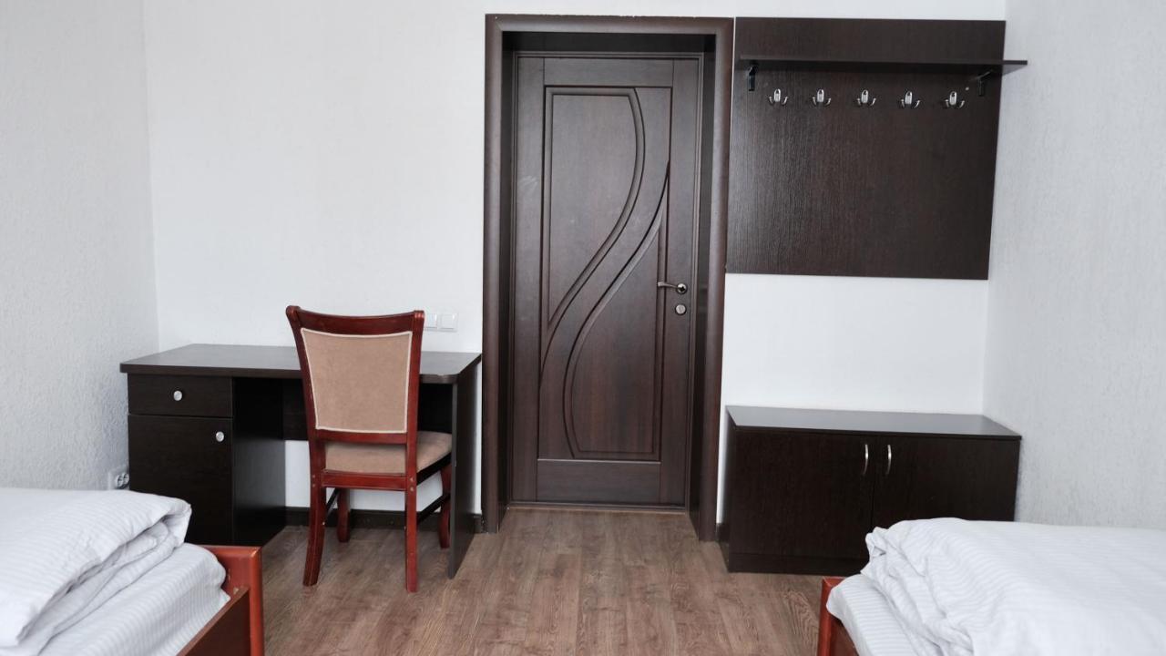 Apple Hostel Bishkek Ngoại thất bức ảnh