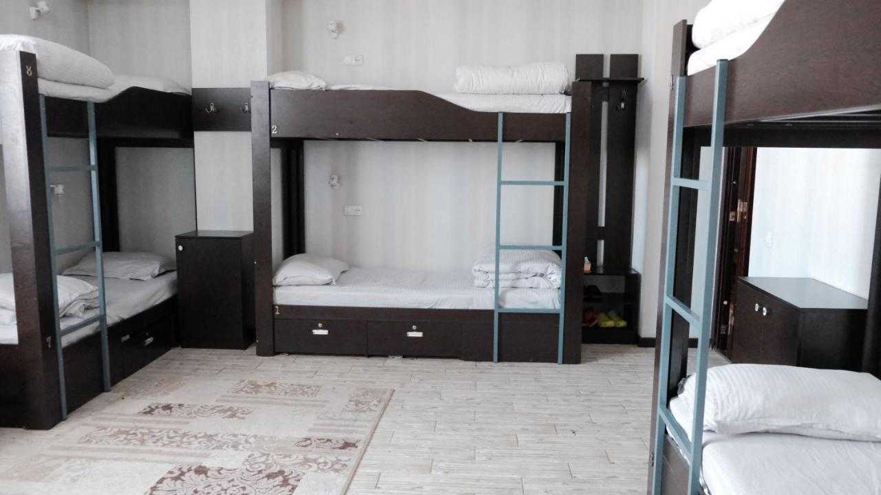 Apple Hostel Bishkek Ngoại thất bức ảnh