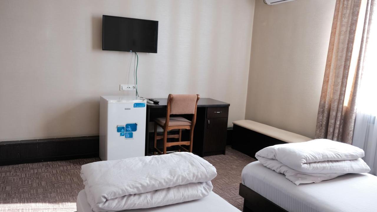 Apple Hostel Bishkek Ngoại thất bức ảnh