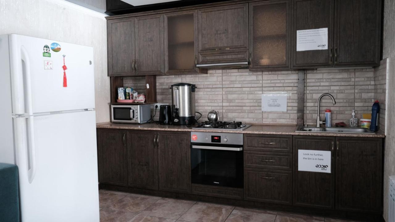 Apple Hostel Bishkek Ngoại thất bức ảnh