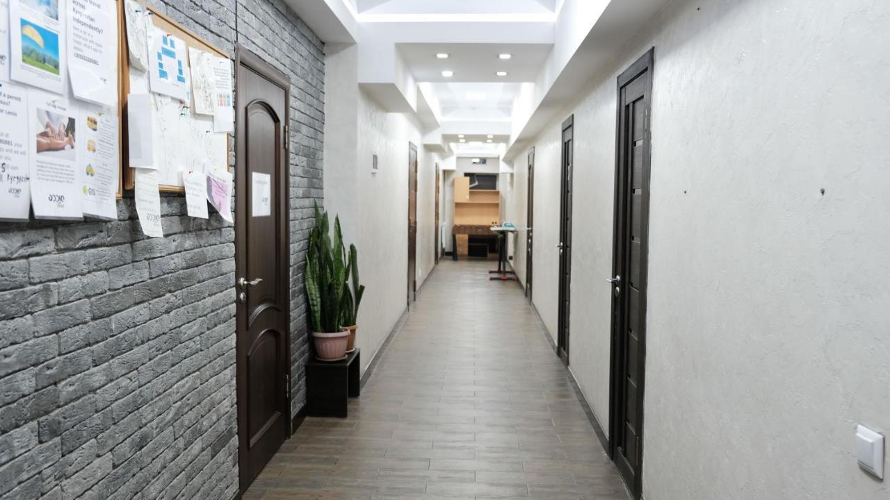 Apple Hostel Bishkek Ngoại thất bức ảnh