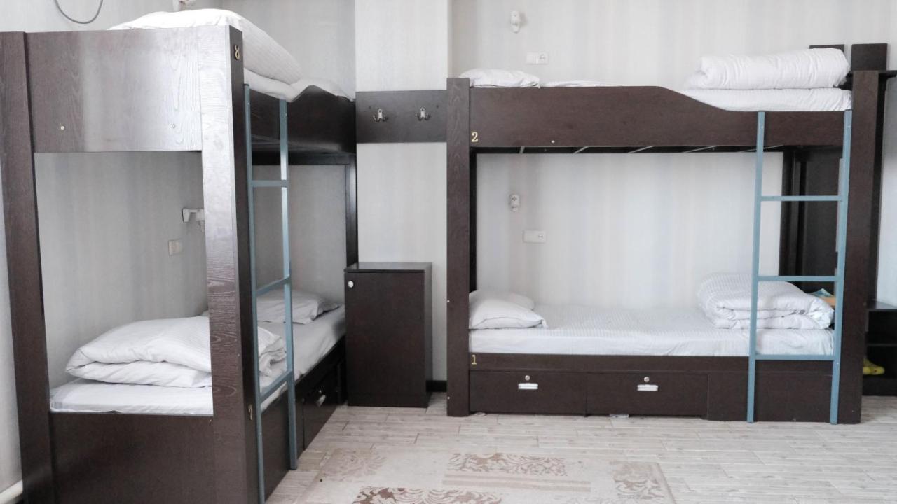 Apple Hostel Bishkek Ngoại thất bức ảnh
