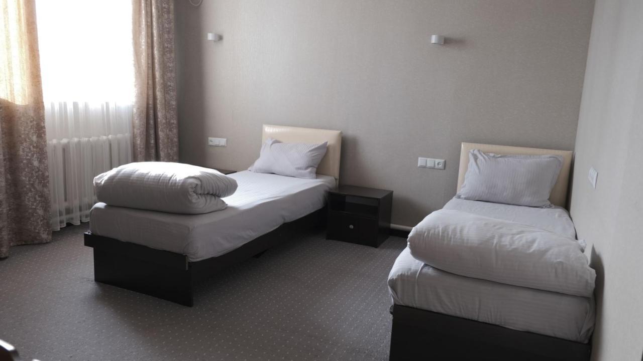 Apple Hostel Bishkek Ngoại thất bức ảnh