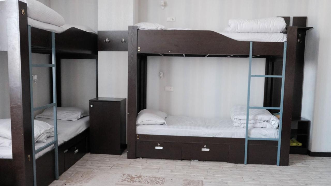 Apple Hostel Bishkek Ngoại thất bức ảnh