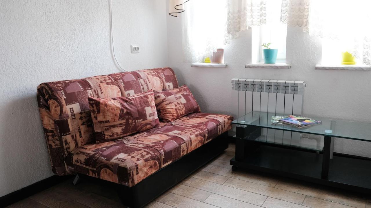 Apple Hostel Bishkek Ngoại thất bức ảnh