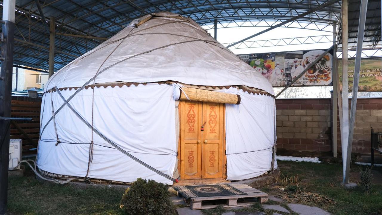 Apple Hostel Bishkek Ngoại thất bức ảnh