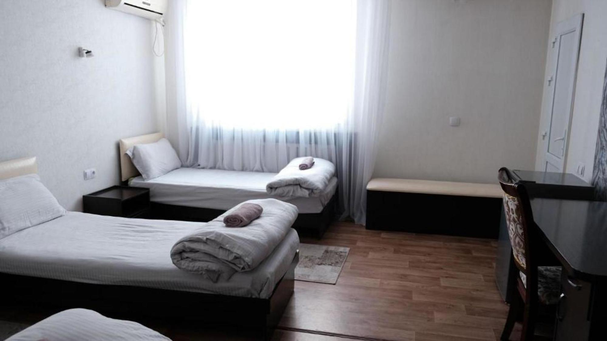 Apple Hostel Bishkek Ngoại thất bức ảnh
