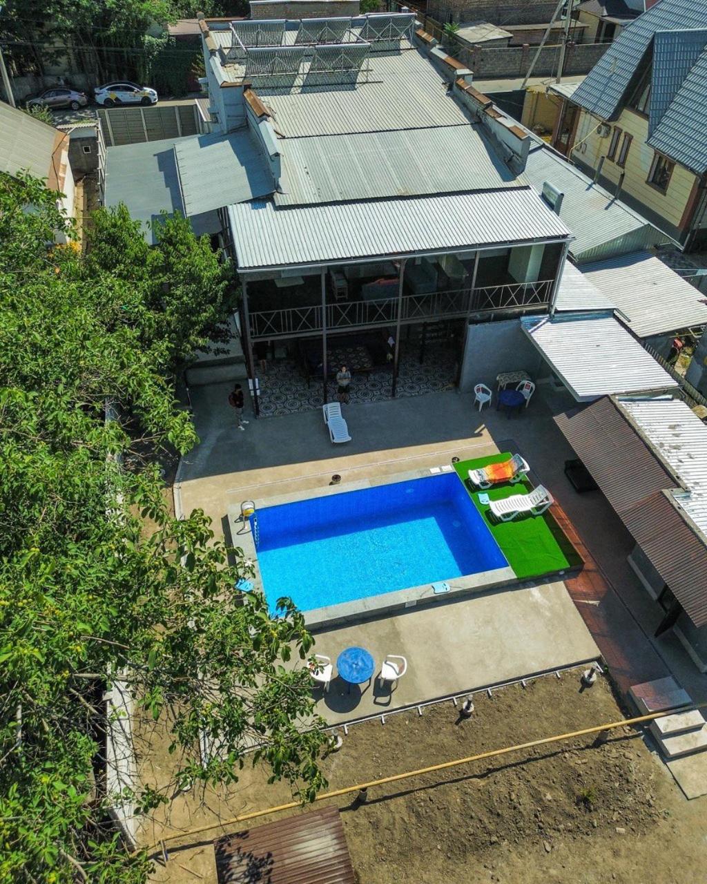 Apple Hostel Bishkek Ngoại thất bức ảnh