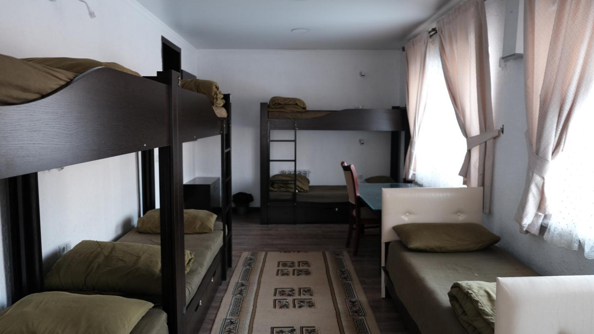 Apple Hostel Bishkek Ngoại thất bức ảnh