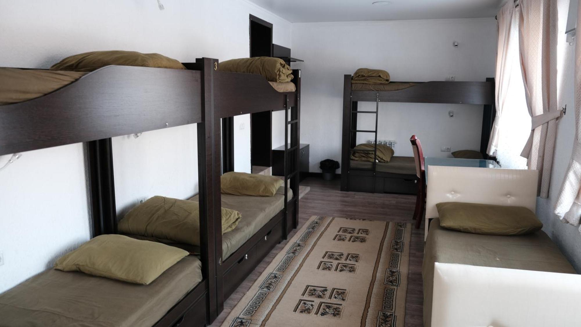 Apple Hostel Bishkek Ngoại thất bức ảnh