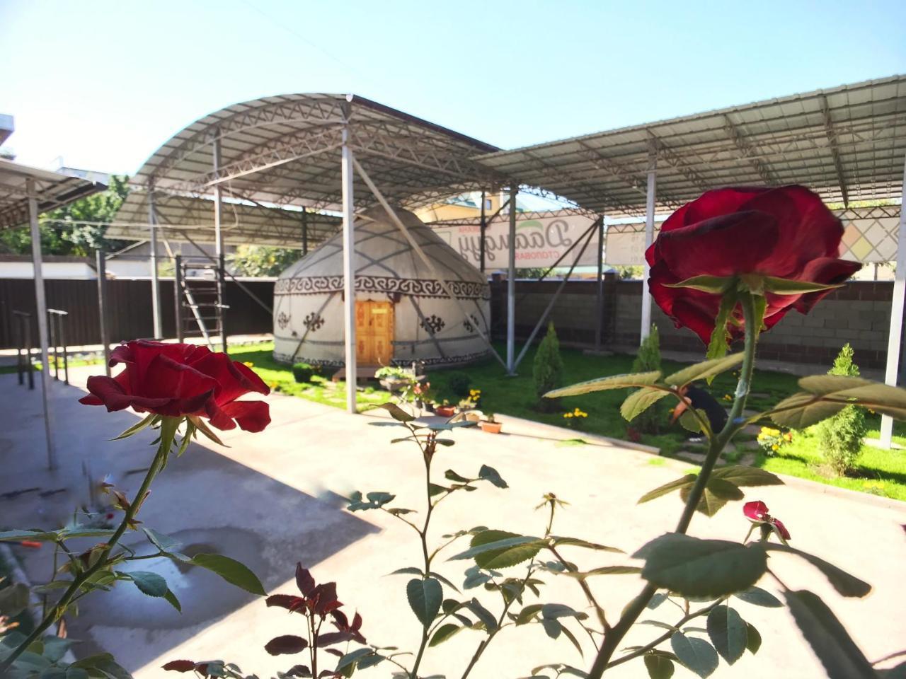 Apple Hostel Bishkek Ngoại thất bức ảnh