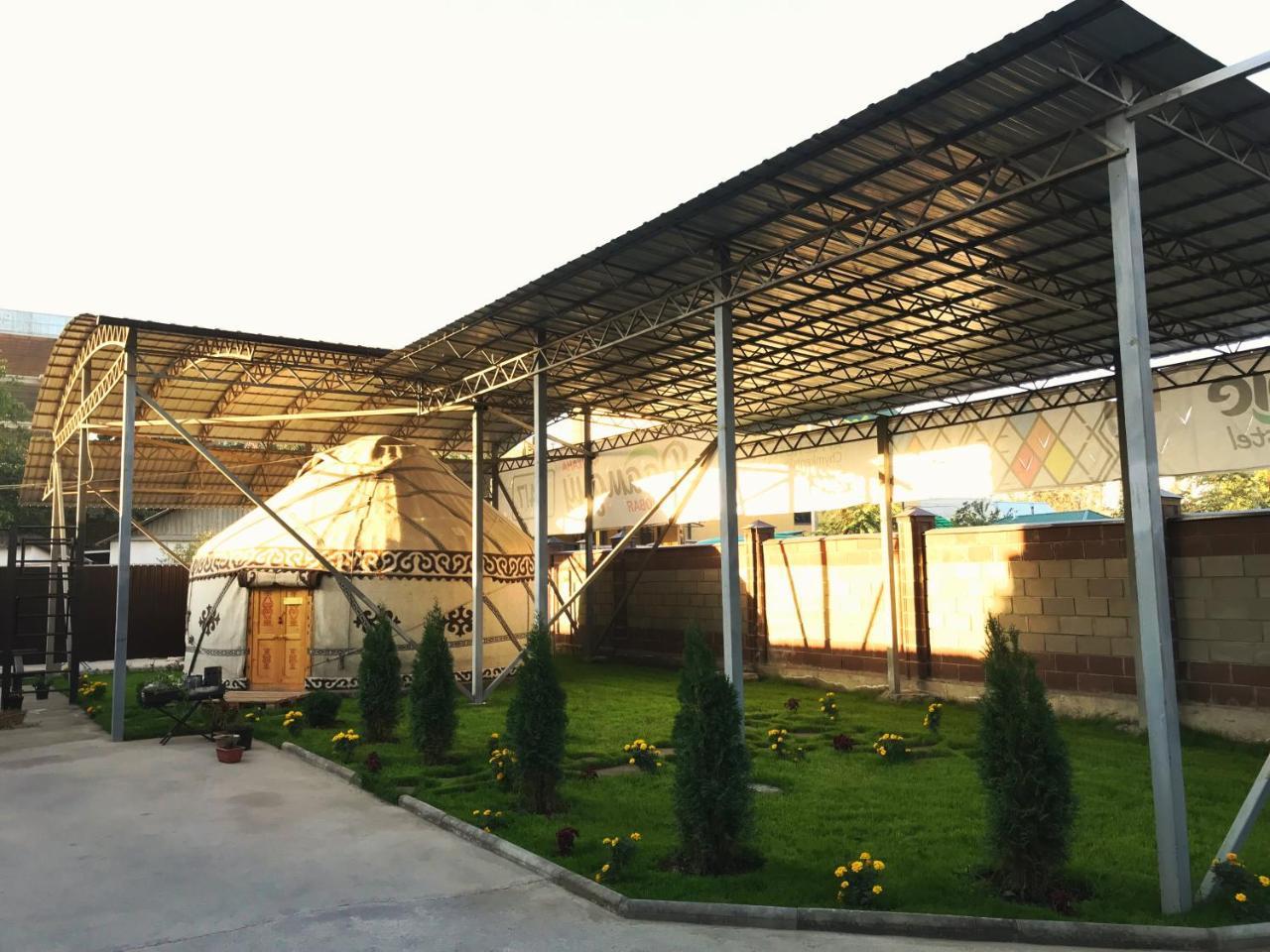 Apple Hostel Bishkek Ngoại thất bức ảnh