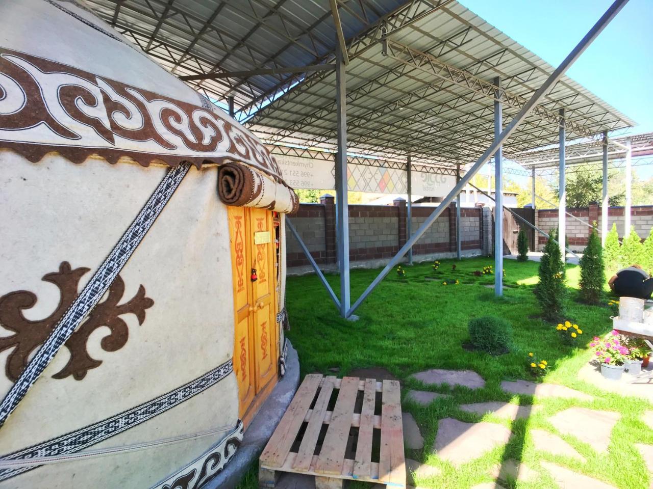 Apple Hostel Bishkek Ngoại thất bức ảnh